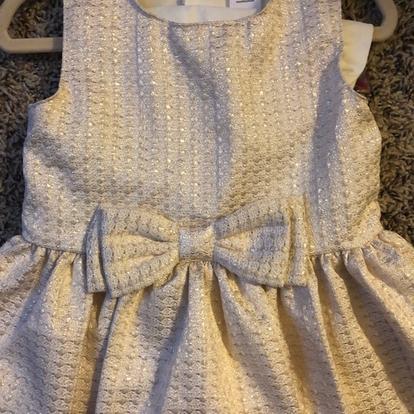 A golden shimmery dress for your princess! - Picture 2 of 8